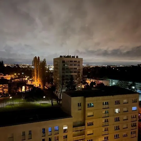 2 Superbes D Dans Un Avec Magnifique Vue Sur Paris